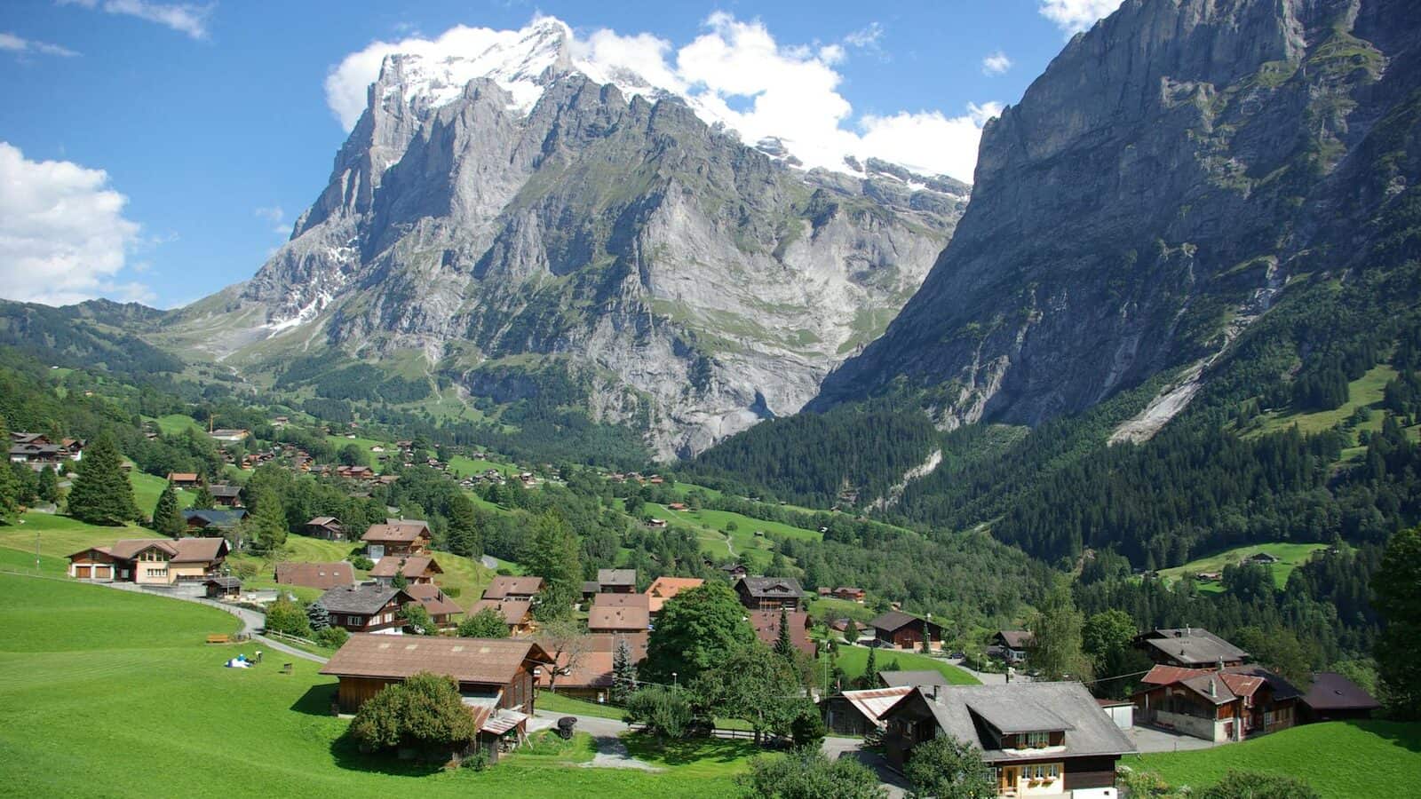 Schweizer Stadt- oder Alpenlandschaft als Titelbild