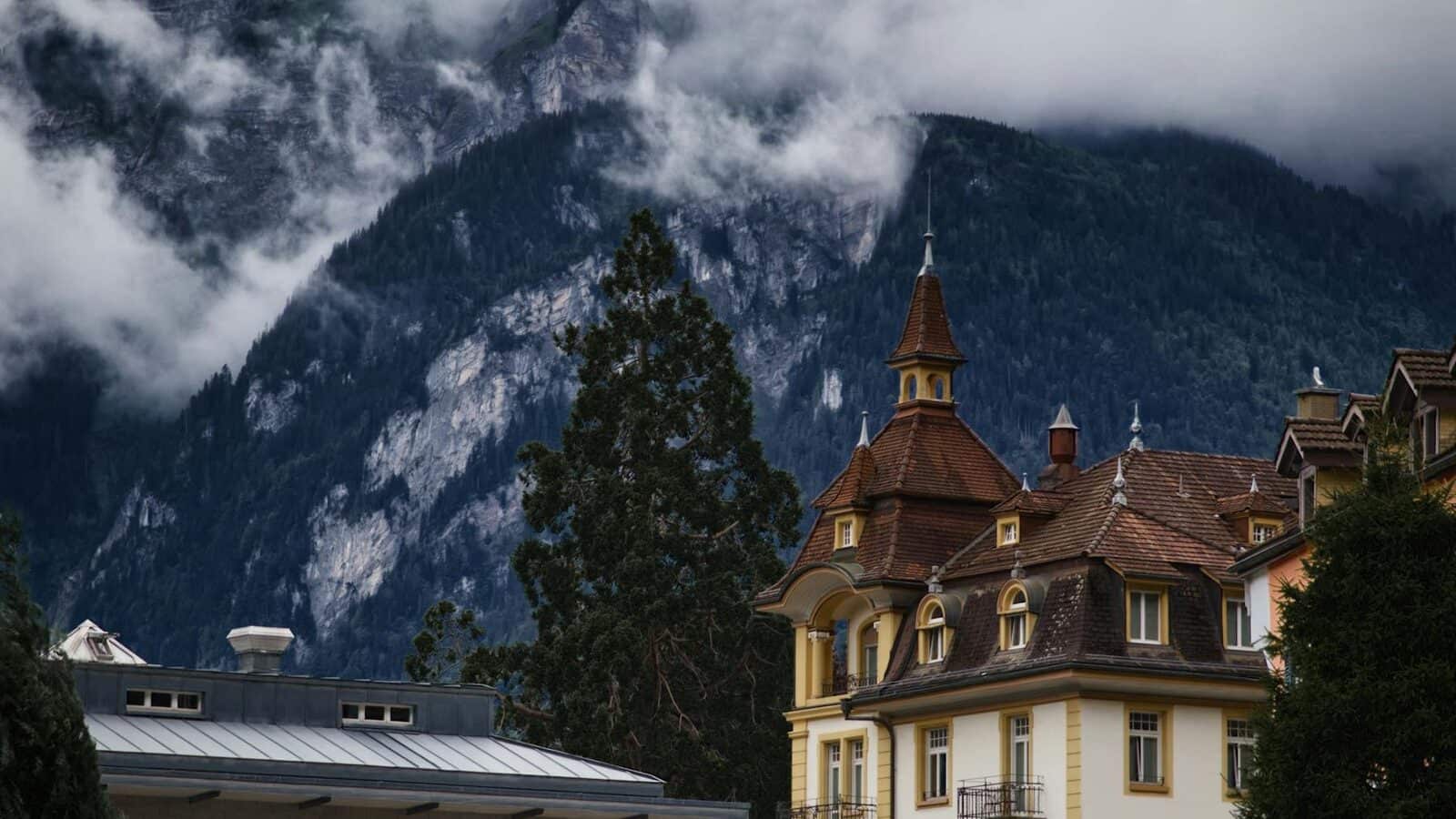Schweizer Stadt- oder Alpenlandschaft als Titelbild