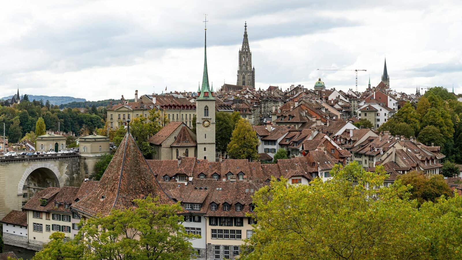 Schweizer Stadt- oder Alpenlandschaft als Titelbild