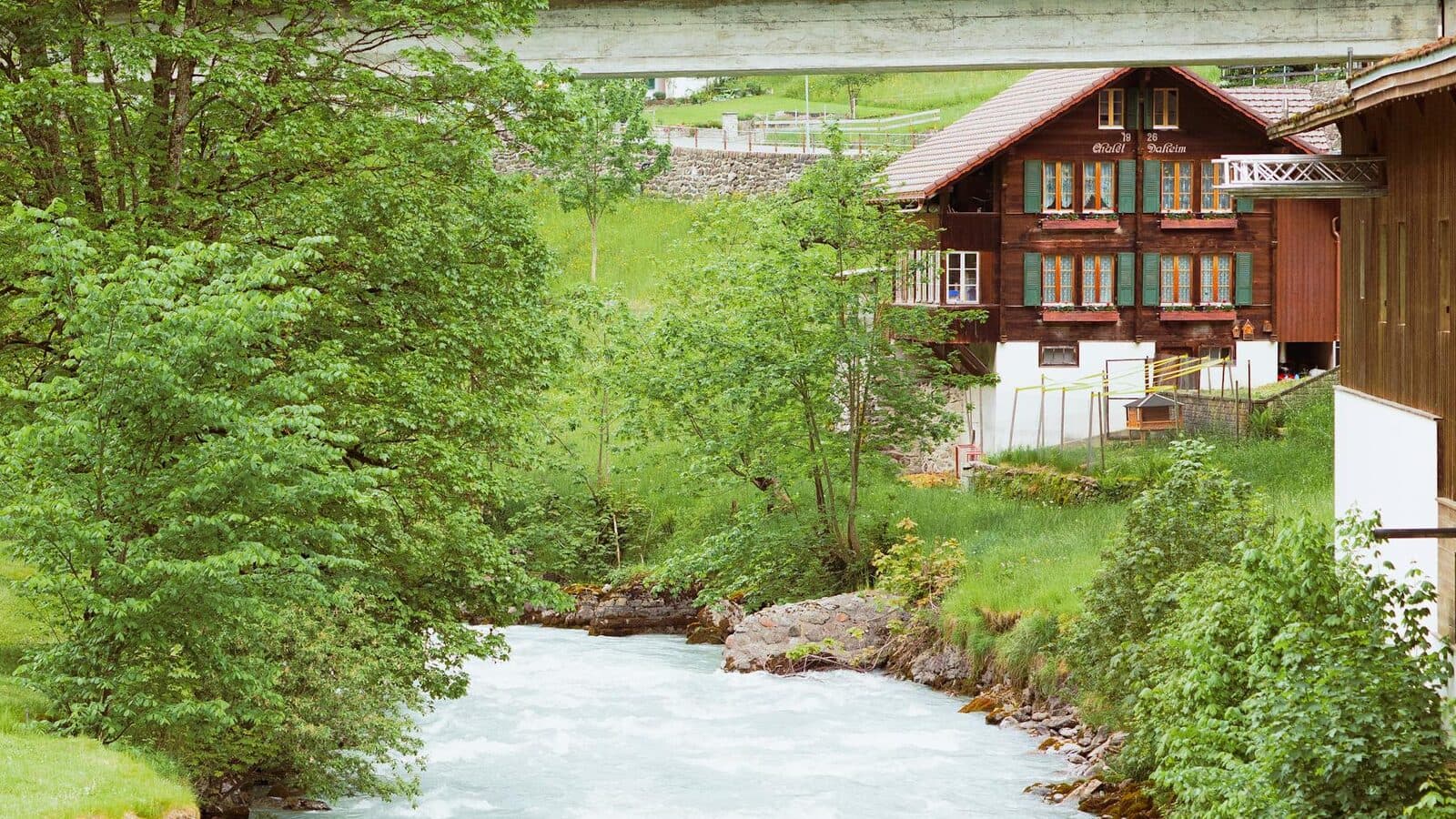 Schweizer Stadt- oder Alpenlandschaft als Titelbild