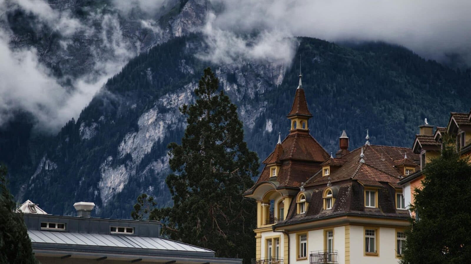 Schweizer Stadt- oder Alpenlandschaft als Titelbild