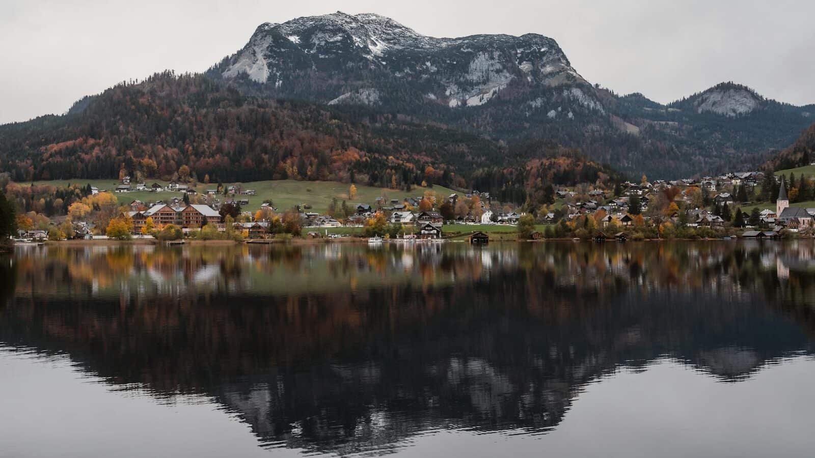 Paesaggio urbano o alpino svizzero come immagine di copertina