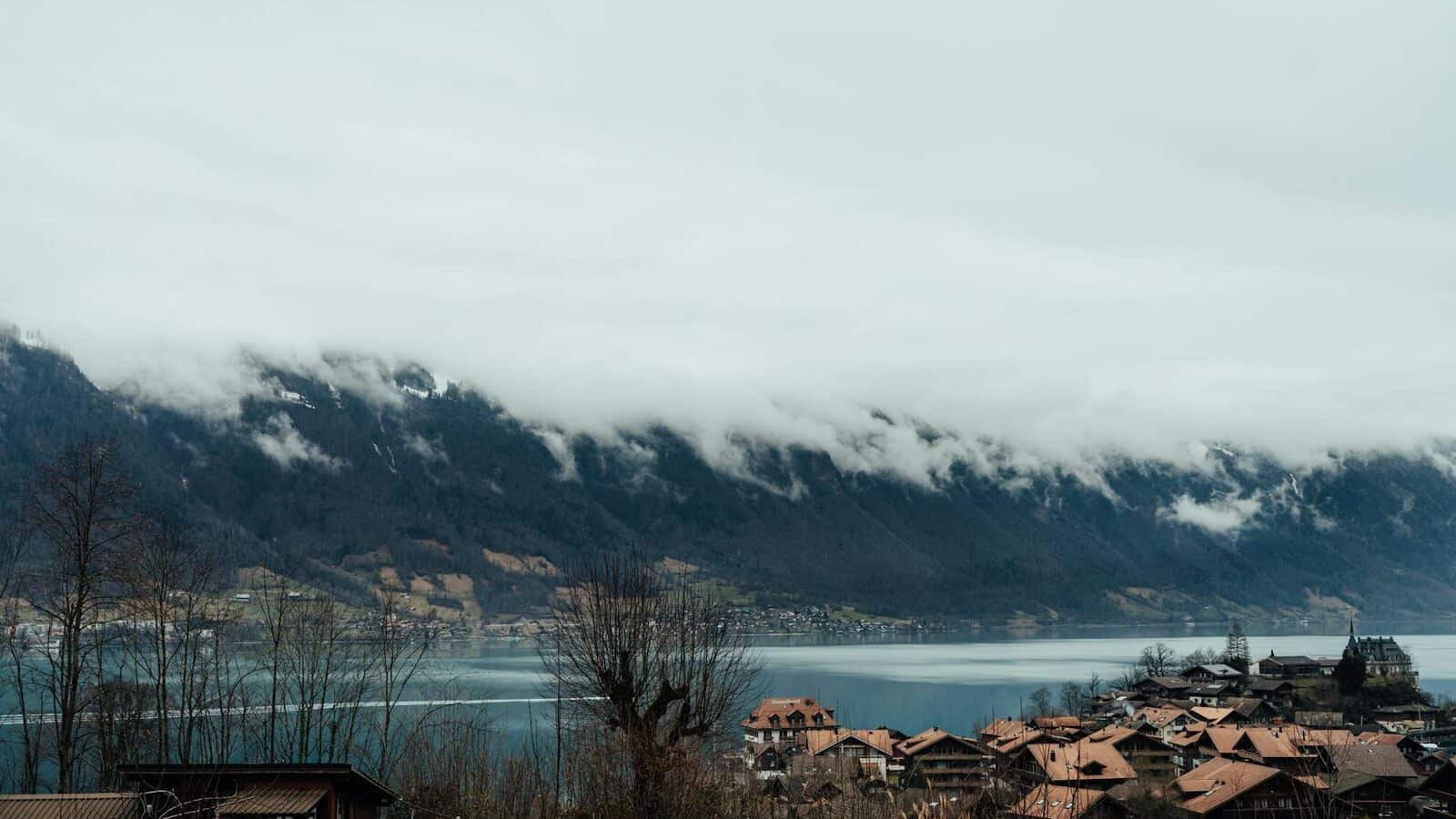 Schweizer Stadt- oder Alpenlandschaft als Titelbild