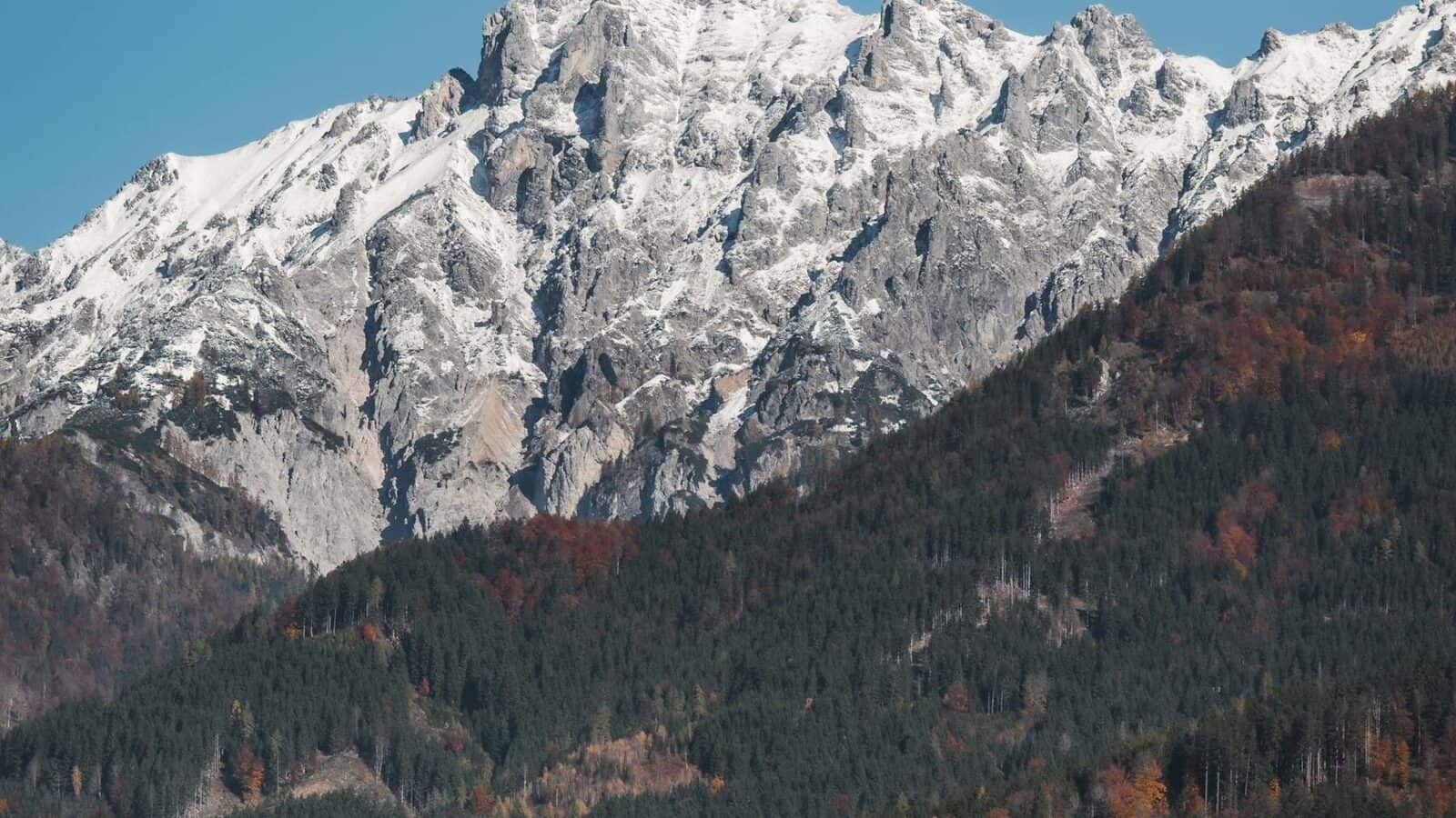 Paysage urbain ou alpin suisse en image de couverture