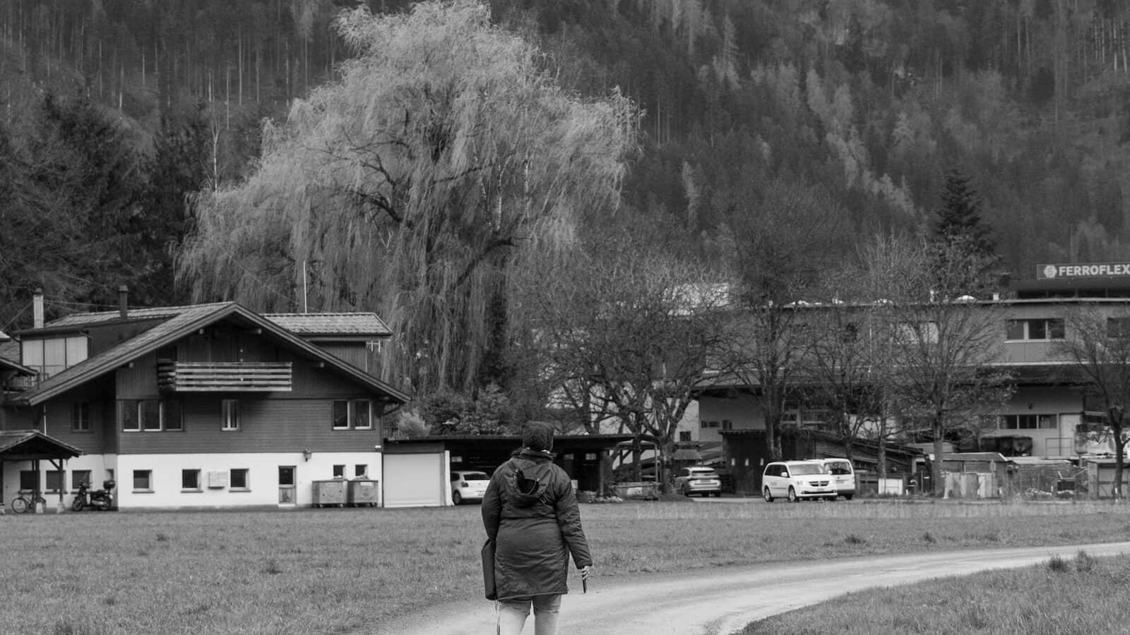 Paysage urbain, ferroviaire ou alpin utilisé comme image de couverture